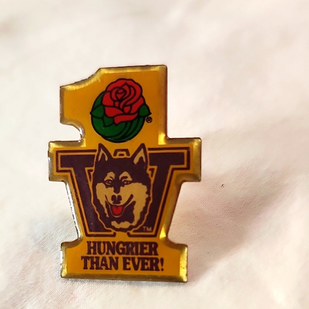 Vintage Rose Bowl with Husky Design - Lapel/Hat Pin Jewelry/Accessories